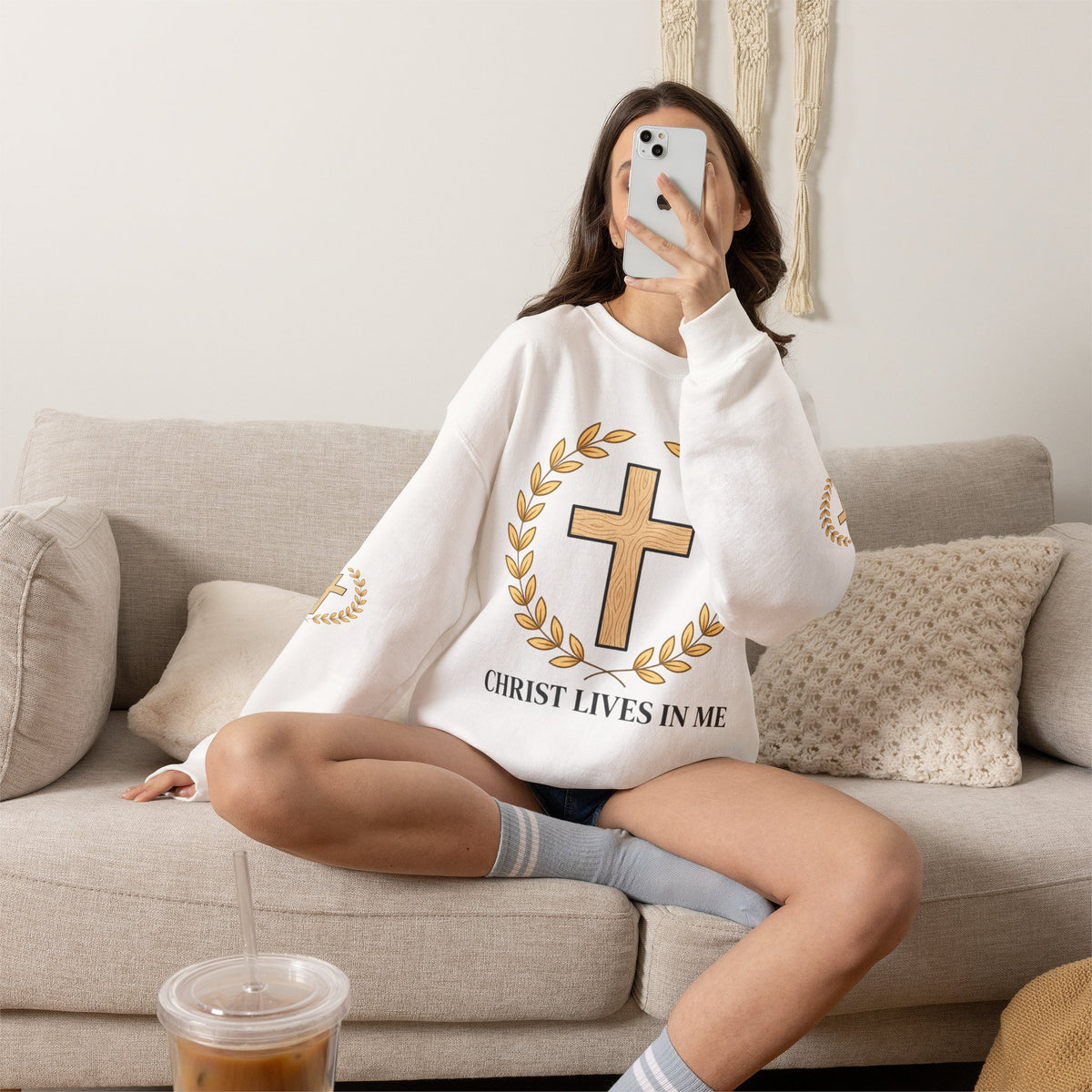 Christian Cross Crewneck Sweatshirt – "Christ Lives in Me" Religious Pullover