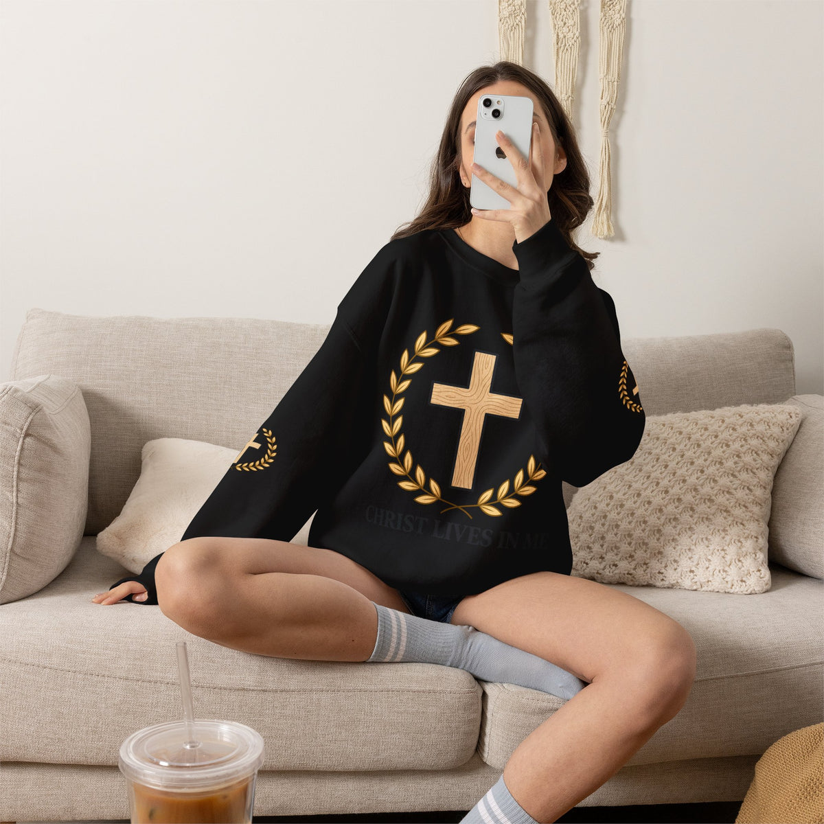 Christian Cross Crewneck Sweatshirt – "Christ Lives in Me" Religious Pullover