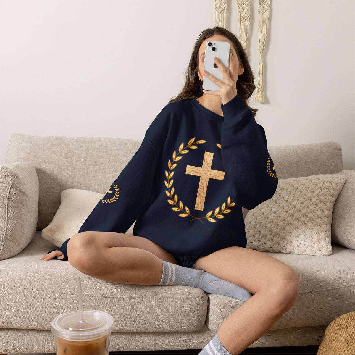 Christian Cross Crewneck Sweatshirt – "Christ Lives in Me" Religious Pullover